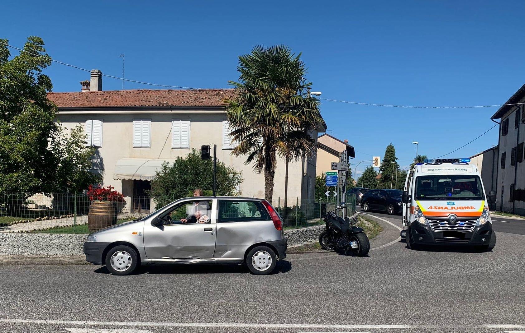 Copertina per Scontro tra auto e moto a Terzo d'Aquileia, ferito centauro